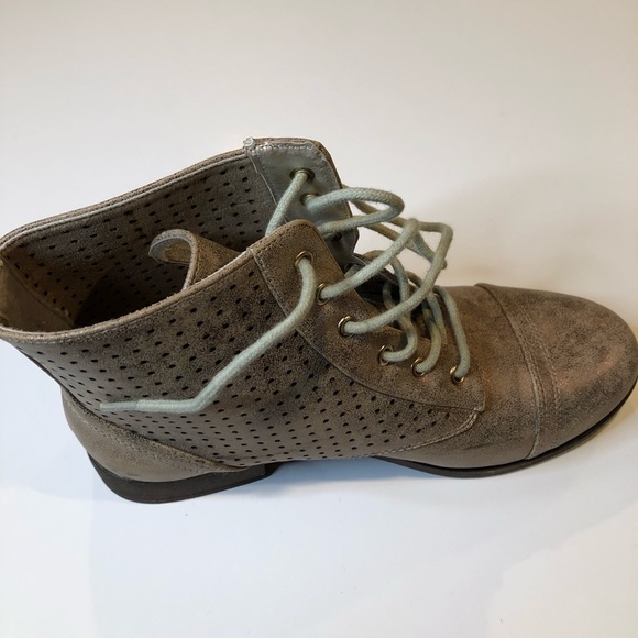 Quinn Combat Boots - Picture 2 of 8